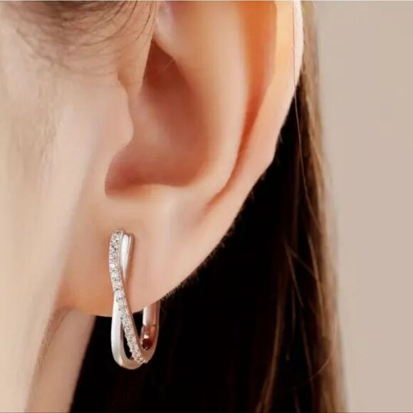 Elegant 925 Silver Twist Earrings - Picture 2 of 4